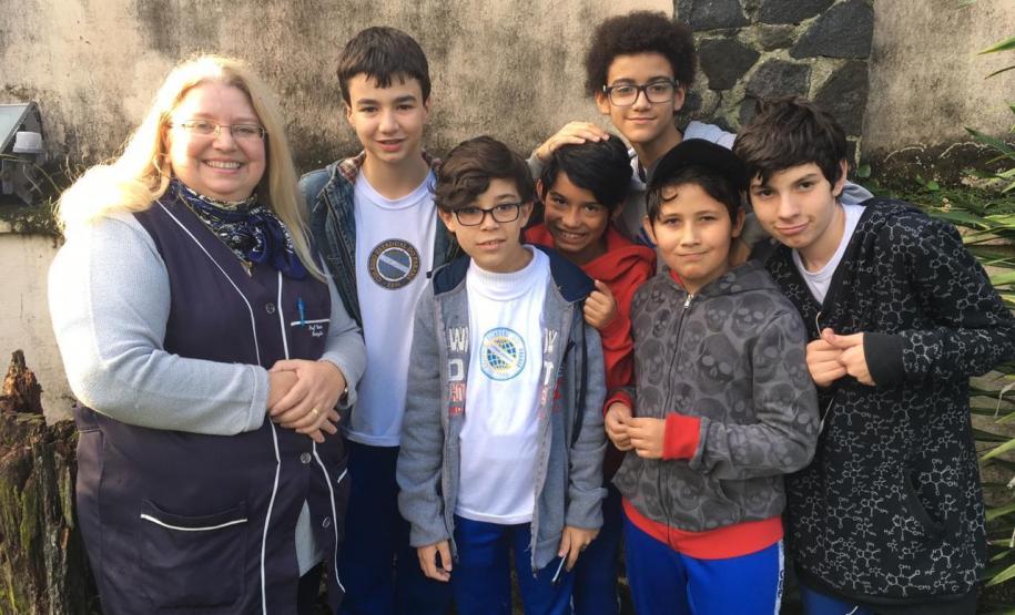 Os estudantes dos 7° anos do Ensino Fundamental do Colégio Estadual do Paraná (CEP) usaram da criatividade para falar sobre Bullying.