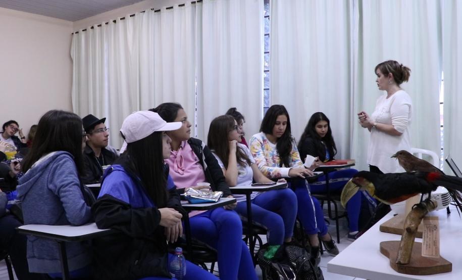 Para se aproximar da fauna e flora brasileira, um grupo de estudantes e professores do Colégio Estadual do Paraná (CEP) visitou, na quarta-feira (12), o Museu de História Natural localizado no bairro Capão da Imbuia, em Curitiba.