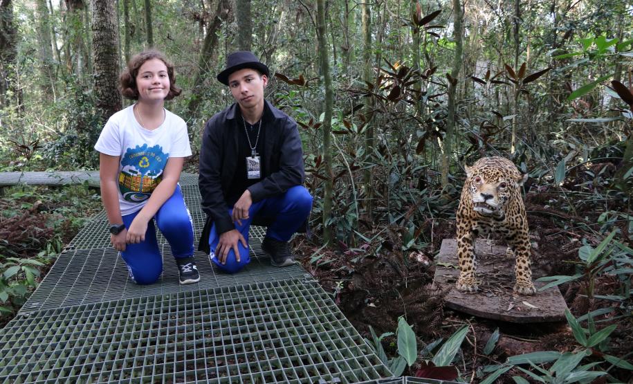 Para se aproximar da fauna e flora brasileira, um grupo de estudantes e professores do Colégio Estadual do Paraná (CEP) visitou, na quarta-feira (12), o Museu de História Natural localizado no bairro Capão da Imbuia, em Curitiba.