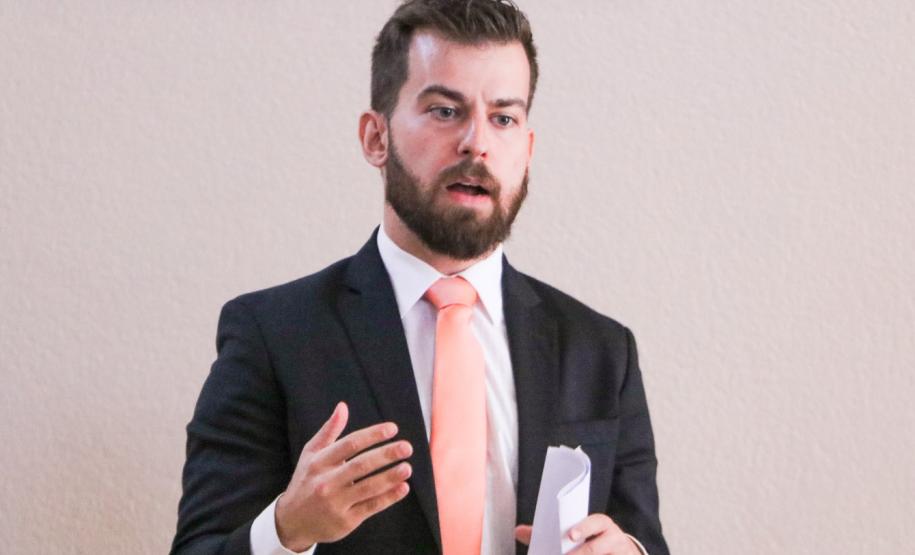 Jovem Defensor 5 O Colégio Estadual do Paraná (CEP) e a Defensoria Pública do Estado do Paraná se uniram para promover o “Jovem Defensor”, um projeto acadêmico para formação específica na área de Direitos Humanos, dentro das disciplinas de Filosofia, Sociologia, História e Geografia.