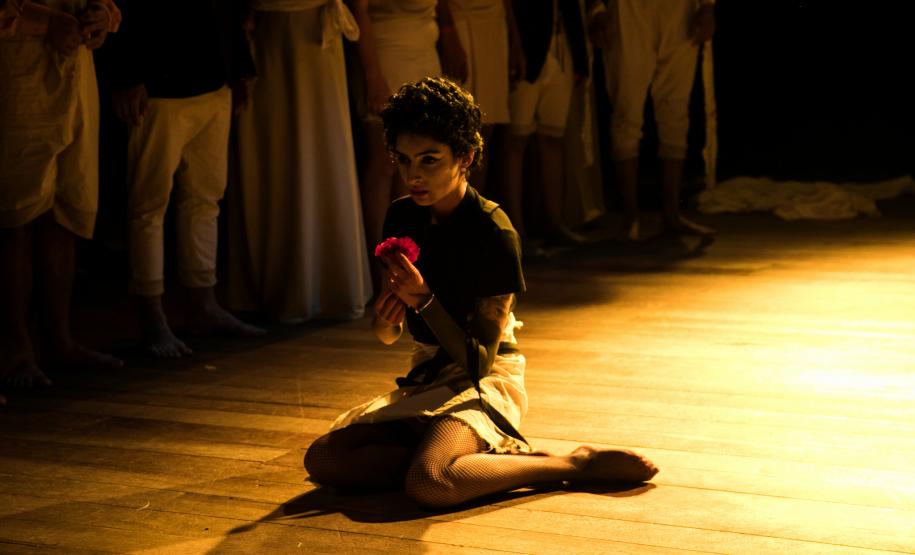 Incidente 1 A partir desta terça-feira (25), os estudantes que formam o grupo da Companhia Construcena (2°TT) começam a mostrar a peça “Incidente em Antares”, com direção de Sílvia Contursi e Hélio de Aquino. As apresentações desta turma vão até a próxima sexta-feira (28).