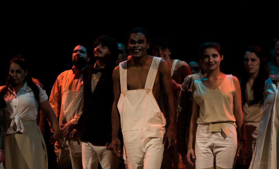 Incidente 5 A partir desta terça-feira (25), os estudantes que formam o grupo da Companhia Construcena (2°TT) começam a mostrar a peça “Incidente em Antares”, com direção de Sílvia Contursi e Hélio de Aquino. As apresentações desta turma vão até a próxima sexta-feira (28).