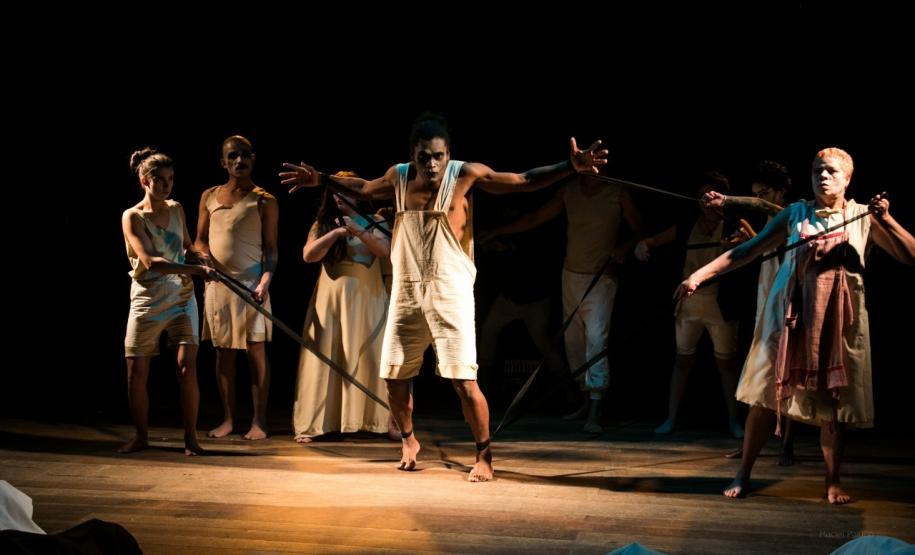 Incidente 6 A partir desta terça-feira (25), os estudantes que formam o grupo da Companhia Construcena (2°TT) começam a mostrar a peça “Incidente em Antares”, com direção de Sílvia Contursi e Hélio de Aquino. As apresentações desta turma vão até a próxima sexta-feira (28).