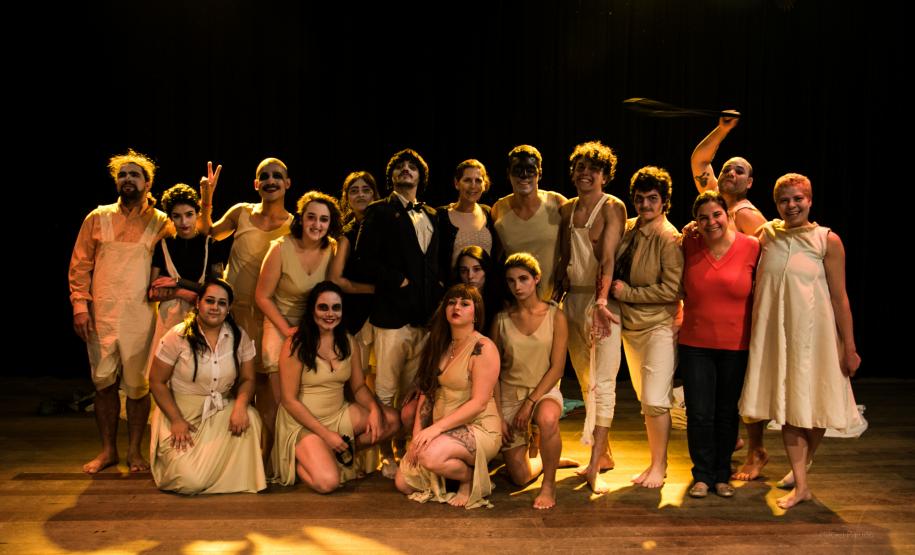 Incidente 8 A partir desta terça-feira (25), os estudantes que formam o grupo da Companhia Construcena (2°TT) começam a mostrar a peça “Incidente em Antares”, com direção de Sílvia Contursi e Hélio de Aquino. As apresentações desta turma vão até a próxima sexta-feira (28).