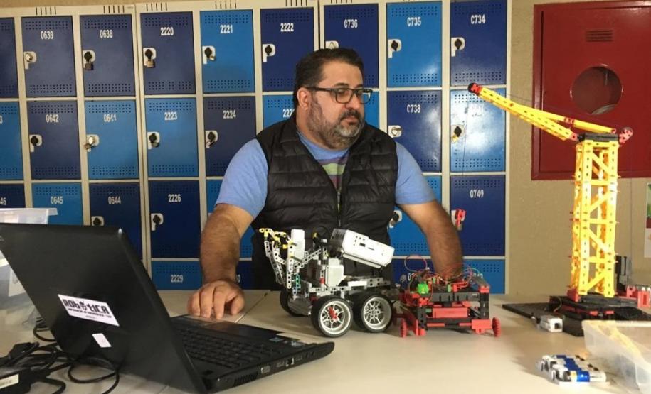 Robótica 2 Em oficinas de robótica, estudantes criam protótipos inteligentes