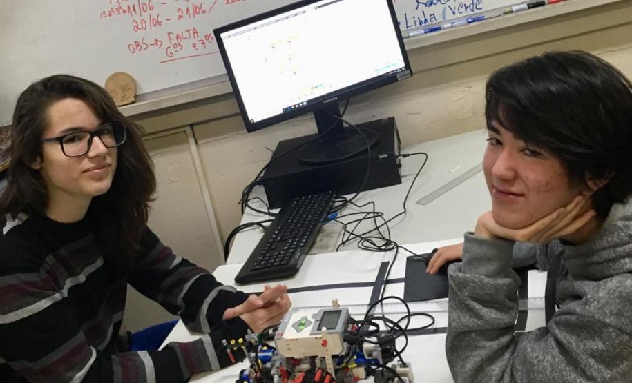 Robótica 3 Em oficinas de robótica, estudantes criam protótipos inteligentes