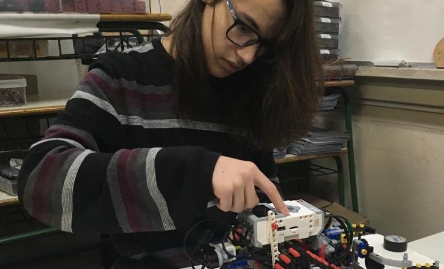 Robótica 6 Em oficinas de robótica, estudantes criam protótipos inteligentes