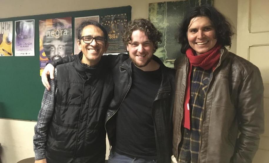 O visitante foi recebido pelos professores Jonas Nascimento e Carlos Lopes, que também são músicos e instrumentistas.