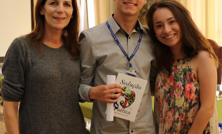 No dia 05 de dezembro de 2018 ocorreu, no Salão Nobre do Colégio Estadual do Paraná, a posse da nova diretoria do GECEP – Grêmio Estudantil do Colégio Estadual do Paraná, escolhida pelo voto dos estudantes para a representatividade dos mesmos durante o Ano Letivo de 2019.