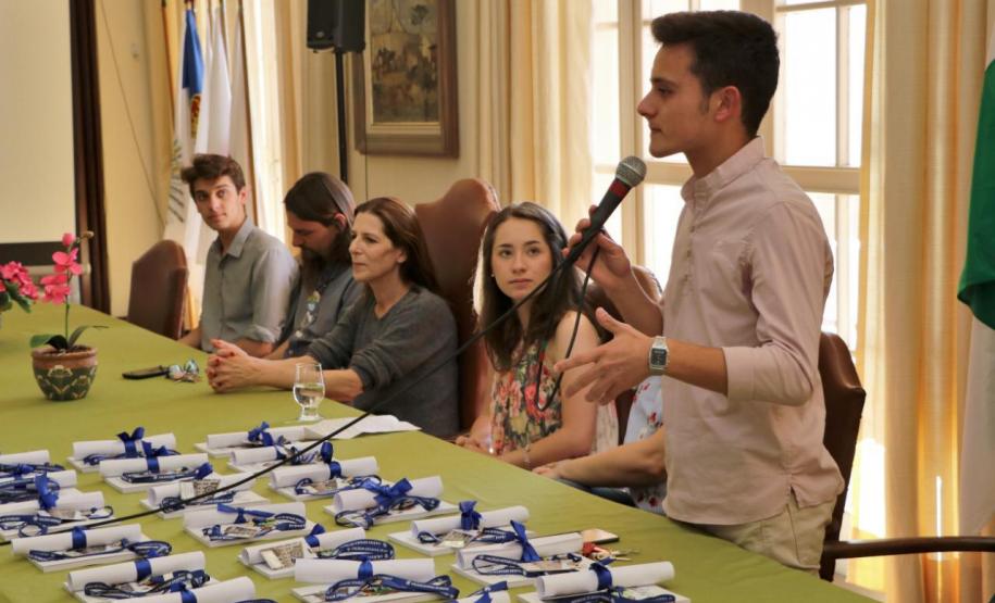 No dia 05 de dezembro de 2018 ocorreu, no Salão Nobre do Colégio Estadual do Paraná, a posse da nova diretoria do GECEP – Grêmio Estudantil do Colégio Estadual do Paraná, escolhida pelo voto dos estudantes para a representatividade dos mesmos durante o Ano Letivo de 2019.