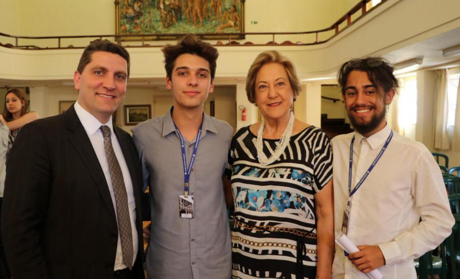 No dia 05 de dezembro de 2018 ocorreu, no Salão Nobre do Colégio Estadual do Paraná, a posse da nova diretoria do GECEP – Grêmio Estudantil do Colégio Estadual do Paraná, escolhida pelo voto dos estudantes para a representatividade dos mesmos durante o Ano Letivo de 2019.