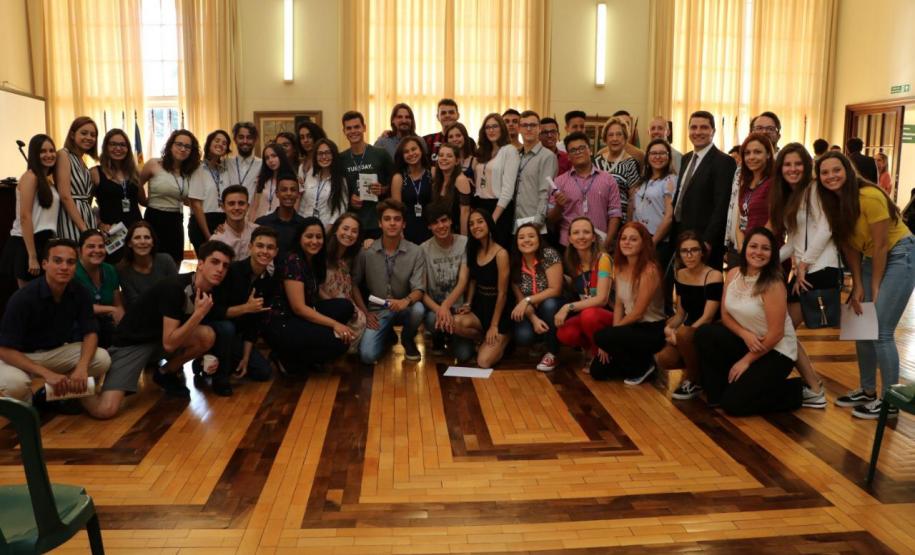 No dia 05 de dezembro de 2018 ocorreu, no Salão Nobre do Colégio Estadual do Paraná, a posse da nova diretoria do GECEP – Grêmio Estudantil do Colégio Estadual do Paraná, escolhida pelo voto dos estudantes para a representatividade dos mesmos durante o Ano Letivo de 2019.