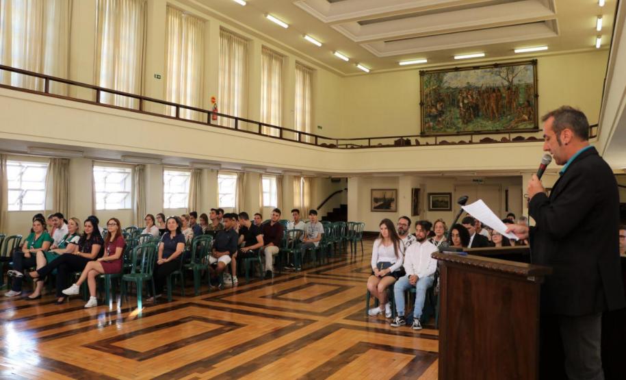 No dia 05 de dezembro de 2018 ocorreu, no Salão Nobre do Colégio Estadual do Paraná, a posse da nova diretoria do GECEP – Grêmio Estudantil do Colégio Estadual do Paraná, escolhida pelo voto dos estudantes para a representatividade dos mesmos durante o Ano Letivo de 2019.