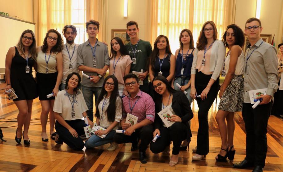 No dia 05 de dezembro de 2018 ocorreu, no Salão Nobre do Colégio Estadual do Paraná, a posse da nova diretoria do GECEP – Grêmio Estudantil do Colégio Estadual do Paraná, escolhida pelo voto dos estudantes para a representatividade dos mesmos durante o Ano Letivo de 2019.