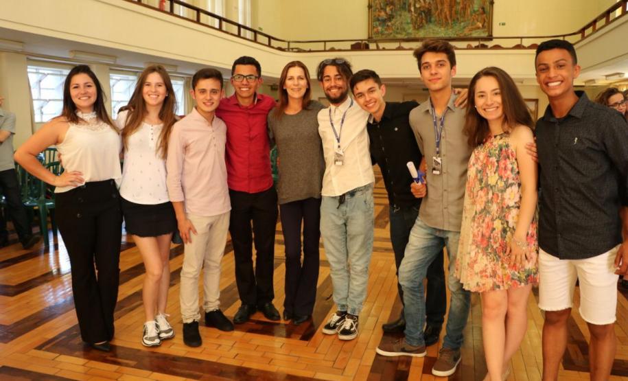 No dia 05 de dezembro de 2018 ocorreu, no Salão Nobre do Colégio Estadual do Paraná, a posse da nova diretoria do GECEP – Grêmio Estudantil do Colégio Estadual do Paraná, escolhida pelo voto dos estudantes para a representatividade dos mesmos durante o Ano Letivo de 2019.