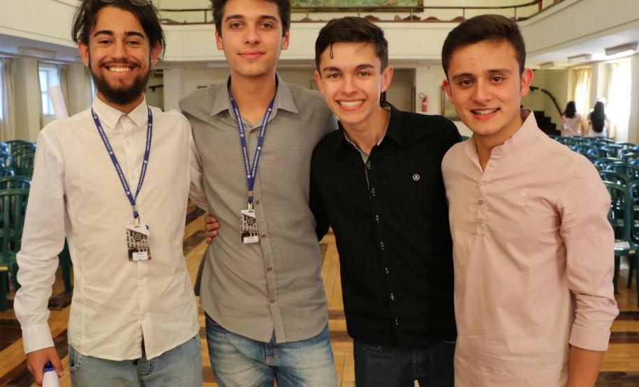 No dia 05 de dezembro de 2018 ocorreu, no Salão Nobre do Colégio Estadual do Paraná, a posse da nova diretoria do GECEP – Grêmio Estudantil do Colégio Estadual do Paraná, escolhida pelo voto dos estudantes para a representatividade dos mesmos durante o Ano Letivo de 2019.