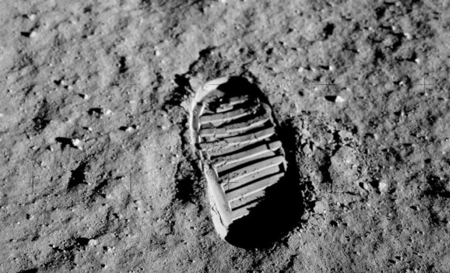 O professor José Manoel Luís da Silva, que também é astrônomo, participa nesta semana de eventos comemorativos aos 50 anos da chegada do homem à lua. Ele, que é um dos fundadores e atual diretor do Observatório e Planetário do Colégio Estadual do Paraná (OACEP), é um dos 22 cientistas brasileiros que participou do Projeto Apollo 11 – da Agência Espacial Americana (NASA)