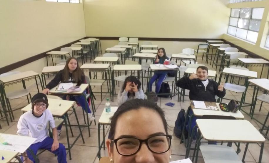 Com brincadeiras e atividades lúdicas, as Aulas de Assistência de Língua Espanhola Moderna (LEM) estão bem mais divertidas no Colégio Estadual do Paraná (CEP).
