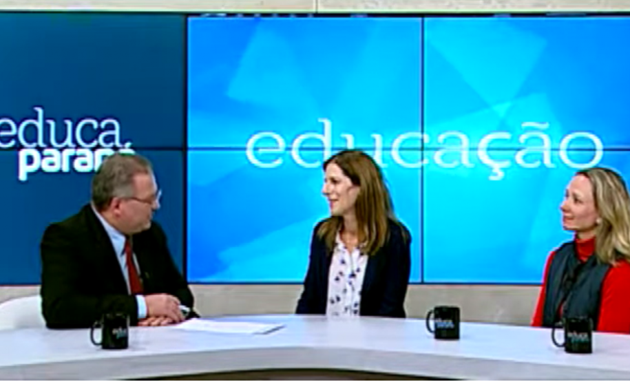 A Diretora Geral Tânia Maria Acco, e a Chefe da Divisão Educacional, Elisangela Belniak Hochuli, foram convidadas pela produção do programa veiculado pelo canal da então TV Educativa do Paraná.