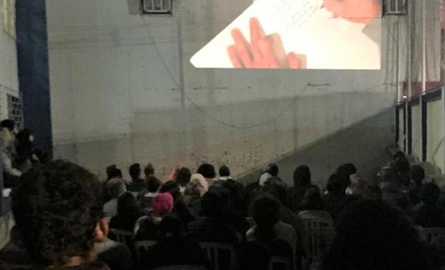 Os estudantes dos cursos técnicos de Produção de Áudio e Vídeo se reuniram, nesta segunda-feira (29), para realizar a apresentação pública dos filmes produzidos como trabalhos de conclusão do curso.