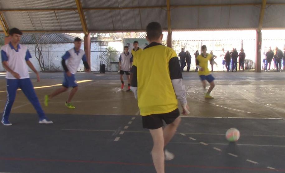 Já tem campeões consagrados na Copa de Futsal Masculino e Feminino e de Voleibol Misto do programa “Intervalo Esportivo”, coordenado pelo Departamento de Esportes do CEP. As disputas no Futsal aconteceram no Colégio Estadual Amâncio Moro (CEP-Amâncio), enquanto o Vôlei foi decidido no Colégio Estadual Tiradentes (CEP-Tiradentes).