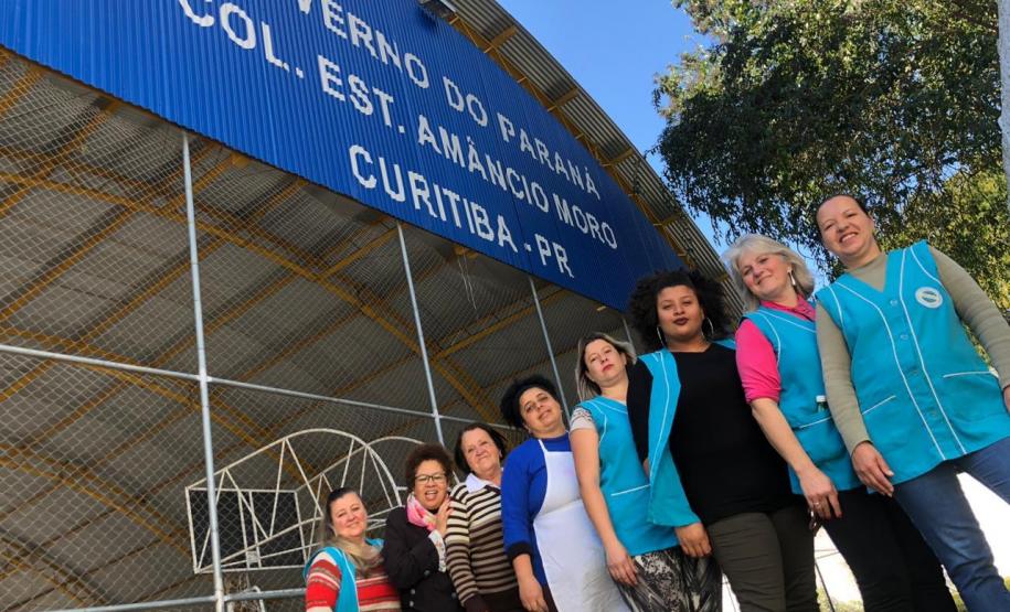 Agentes Educacionais do Colégio Estadual do Paraná, que neste 7 de agosto, Dia do Funcionário de Escola, recebem os cumprimentos da comunidade estudantil que reconhece o seu valor no cotidiano do Colégio.