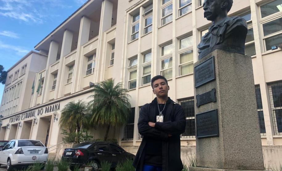 O estudante Gabriel Andreola, do 3° Ano do Curso Técnico Integrado em Edificações, é finalista no programa Parlamento Jovem Brasileiro 2019, e vai participar da vivência dos trabalhos de Deputados Federais, por uma semana, na Câmara dos Deputados, em Brasília.