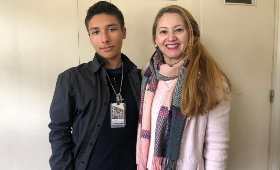 Ele conta que o seu trabalho foi inspirado nas informações obtidas sobre o desastre causado pelo rompimento da barragem da empresa Samarco, em 2015, no município de Mariana em Minas Gerais. “Um acidente que fez muitas vítimas e causou um sério prejuízo ao meio ambiente”, lembrou o estudante que contou com a orientação da professora Alessandra Pilati Ribeiro, de Língua Portuguesa.