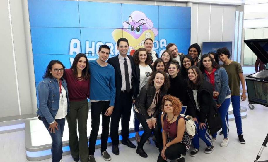 Os estudantes dos 3° e 4° anos do Curso Técnico em Teatro, Integrado ao Ensino Médio, realizaram nesta terça-feira (6) uma visita técnica ao Grupo RIC (Rede Independência de Comunicação) em Curitiba.