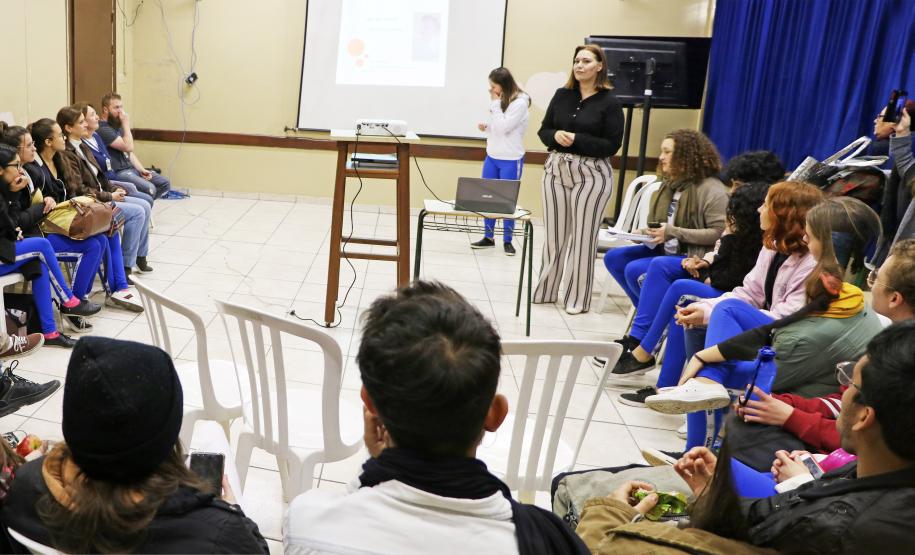 Os estudantes do 3° ano do Curso de Técnico em Teatro participaram, na quarta-feira (7), de uma atividade especial que busca promover mais educação inclusiva no Colégio Estadual do Paraná (CEP).