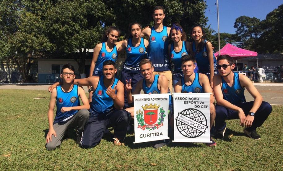 A equipe do Ciclismo Feminino e do Vôlei de Praia do Colégio Estadual do Paraná (CEP) conquistaram o terceiro lugar geral nas finais dos Jogos Escolares do Paraná (JEP), após encerramento da etapa para atletas de 15 a 17 anos realizada em Foz do Iguaçu, no Oeste do Estado