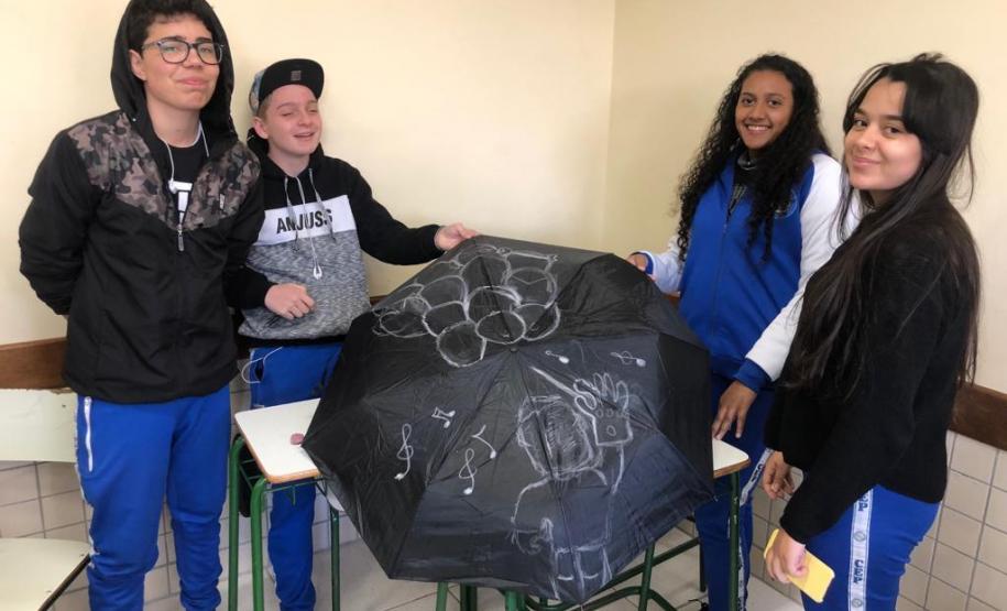 Os estudantes do 2° ano do Ensino Médio, que participam das aulas de Arte no CEP-Amâncio, estão preparando uma novidade para ser apresentada em um evento comemorativo.
