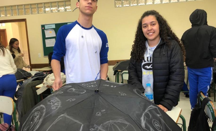 Os estudantes do 2° ano do Ensino Médio, que participam das aulas de Arte no CEP-Amâncio, estão preparando uma novidade para ser apresentada em um evento comemorativo.