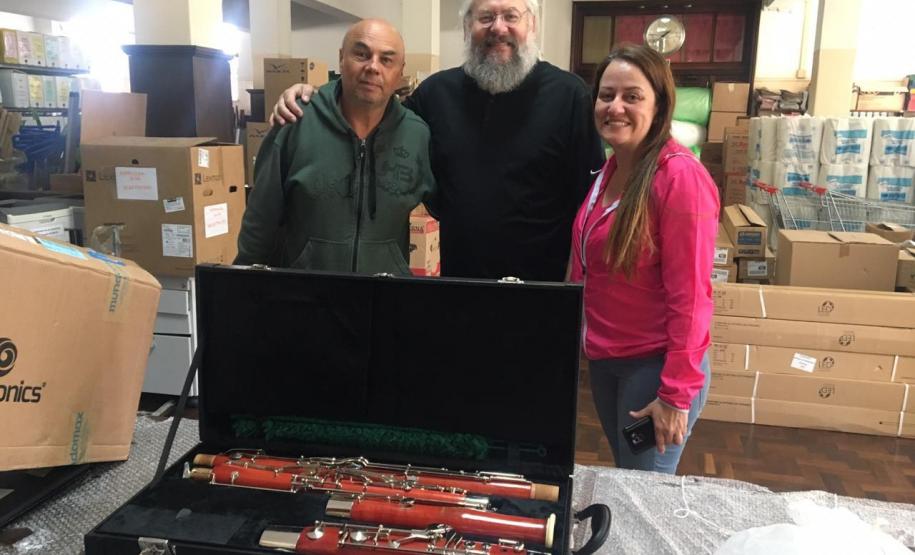 E também para comemorar, o Maestro apresentou o novo fagote instrumento de sopro recém-adquirido com apoio da corpo diretivo do Colégio.