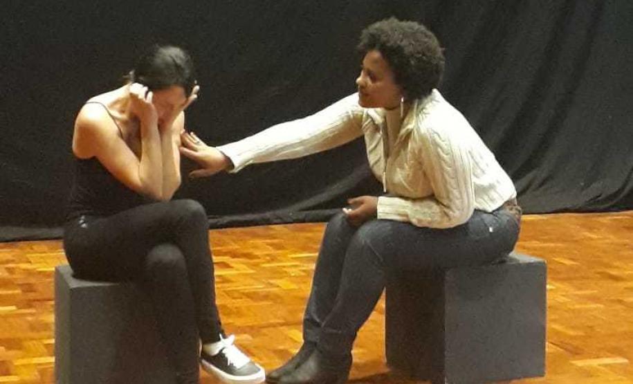 Na terça-feira (3), na capital de São Paulo, foi a vez da professora Raquel Mastey, na condição de pesquisadora de teatro, ministrar uma palestra com atividades em Oficina de Simulação Médica, em um evento promovido para os pesquisadores de teatro com nível de mestrado e doutorado da Universidade de São Paulo (USP).