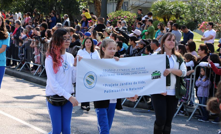 Mantendo a tradição, o Colégio Estadual do Paraná (CEP) abriu, no sábado (7), o desfile cívico-militar em comemoração aos 197 anos da Proclamação da Independência do Brasil. A comunidade estudantil do CEP mostrou na Avenida Cândido de Abreu, no Centro Cívico de Curitiba, alguns dos principais símbolos da sua história centenária, além da sua grandiosidade representada pela força educacional que é referência no estado do Paraná.