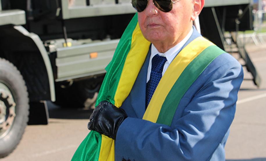 Mantendo a tradição, o Colégio Estadual do Paraná (CEP) abriu, no sábado (7), o desfile cívico-militar em comemoração aos 197 anos da Proclamação da Independência do Brasil. A comunidade estudantil do CEP mostrou na Avenida Cândido de Abreu, no Centro Cívico de Curitiba, alguns dos principais símbolos da sua história centenária, além da sua grandiosidade representada pela força educacional que é referência no estado do Paraná.