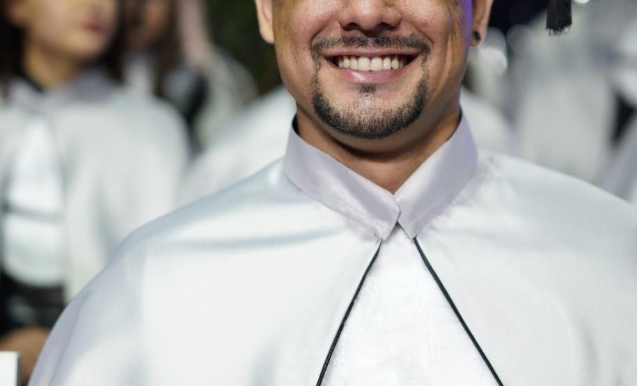 Estudantes do Colégio Estadual do Paraná (CEP), que concluíram a última etapa da formação em Cursos Técnicos Subsequentes do Ensino Profissional, participaram na quinta-feira (5) da cerimônia de Colação de Grau realizada no Teatro Marista Santa Maria, em Curitiba.