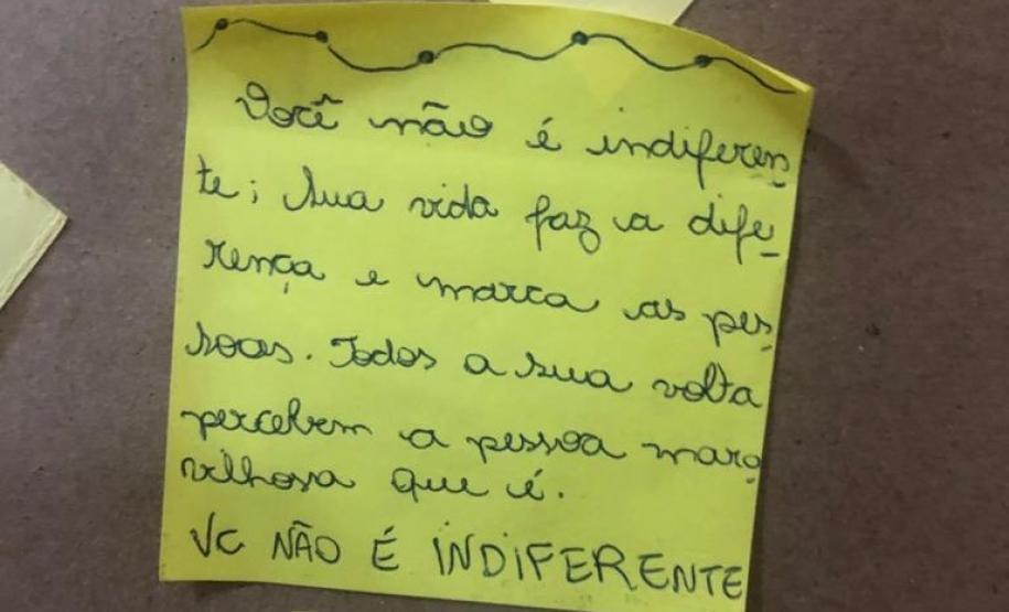 amaelo 3 O Dia Mundial de Prevenção do Suicídio é celebrado em 10 de setembro, e ao longo do mês, os estudantes do Colégio Estadual do Paraná (CEP) estão envolvidos com ações que marcam o Setembro Amarelo, mês da campanha de prevenção ao suicídio e que é lembrada pela cor amarela pintada, iluminada e estampada em todos os lugares.