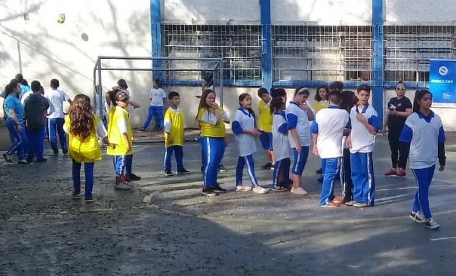 Gincana 1 No (CEP-Tiradentes), os estudantes dos 6°s anos do Ensino Fundamental já entraram na brincadeira das gincanas do Colégio Estadual do Paraná (CEP). Eles estão participando do Gincacep, uma ação promovida pelos professores da Educação Física, que envolve os estudantes em provas esportivas, recreativas, culturais e artísticas.