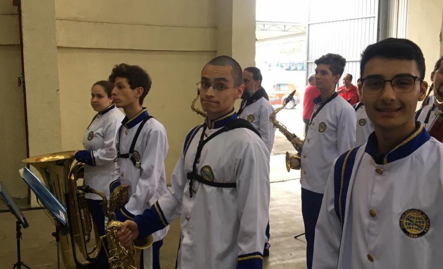 A Banda Sinfônica Bento Mossurunga do Colégio Estadual do Paraná (CEP) ficou em 1° lugar no XXVIII Campeonato Paranaense de Bandas e Fanfarras, promovido pela Federação Paranaense de Fanfarras e Bandas (FPFB). O evento aconteceu no sábado (14) e domingo (15) em Matinhos, município localizado no Litoral do Paraná.
