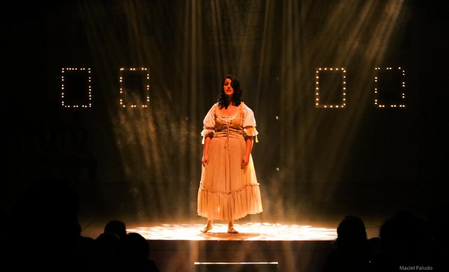 A voz usada como elemento da comunicação oral, também pode ser trabalhada, tanto nos seus aspectos técnicos, como na expressividade, para servir ao canto