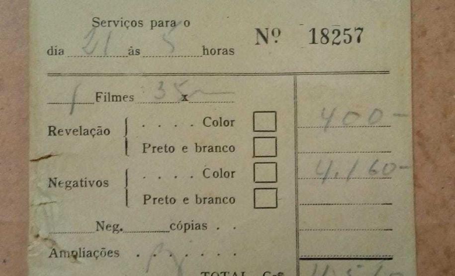 foto7 O abre e fecha de gavetas na Escolinha de Arte do Colégio Estadual do Paraná (CEP) resultou no achado de uma história contada no formato de fotonovela, que revela memórias da escola e da vida estudantil vivenciada por estudantes na década de 60