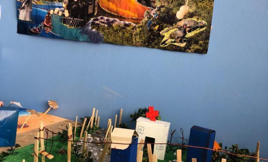 Foto 5 Os estudantes do Centro de Línguas Estrangeiras Modernas (CELEM) estão aprendendo em francês algumas lições sobre urbanidade, cidadania e ocupação consciente dos espaços públicos. A atividade que também serve para aumentar a consciência ambiental nas cidades foi desenvolvida durante as aulas de Francês, no Colégio Estadual Conselheiro Zacarias (CEP-Zacarias), com orientações da professora Fabíola-Davis Siquara Amaral.