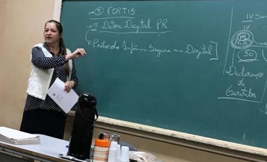 Na reunião, as informações foram repassadas pela Doutora Cineiva Campoli Paulino Tono, que é Gerente de Projetos no Departamento de Justiça da Secretaria de Estado da Justiça, Família e Trabalho do Paraná, e Coordenadora da Ação 5 (Prevenção a Crimes Cibernéticos) do Pacto Infância Segura PR.