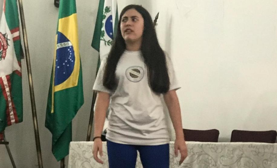 As estudantes do Colégio Estadual do Paraná (CEP) encantaram 35 poetas que estavam presentes no evento solene de declamações, organizado no Centro de Letras do Paraná (CLP). As declamações foram feitas pelas alunas: Alana Cristina Santos (9°B); Rafaela de Lima (9°B); Camila de Oliveira (9°B); Júlia Medeiros (9°B); Júlia Nascimento (9°B); Giulia Sabino (9°B); Isabelle da Silva (8°C); e Martina Gabriella Krieger (2°TT).