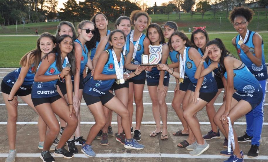 Foto 1 Os atletas do CEP foram campeões nas seguintes modalidades: Atletismo Masculino; Atletismo Feminino; Triatlon Masculino; Vôlei de Praia Feminino; Futsal Feminino; Futebol Feminino; Voleibol Masculino; Vôlei Misto 4X4; Corrida Rústica Masculino; E-Games FIFA Feminino; Handebol Masculino e Feminino. Além desses, em diversas modalidades esportivas os atletas do CEP ficaram na vice-liderança, com medalhas também de destaque em outras colocações do quadro geral.