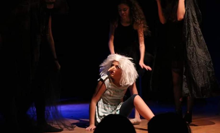 O elenco é formado por 20 estudantes do Modulado Grutinha, ofertado na Escolinha de Arte do CEP. São atores e atrizes que se preparam para mostrar mais essa história criativa aos estudantes das escolas Municipais e, no Festival de Teatro de Pinhais, ao público de uma escola do município metropolitano de Piraquara. Além dessas, outras apresentações serão programadas ainda para este semestre.