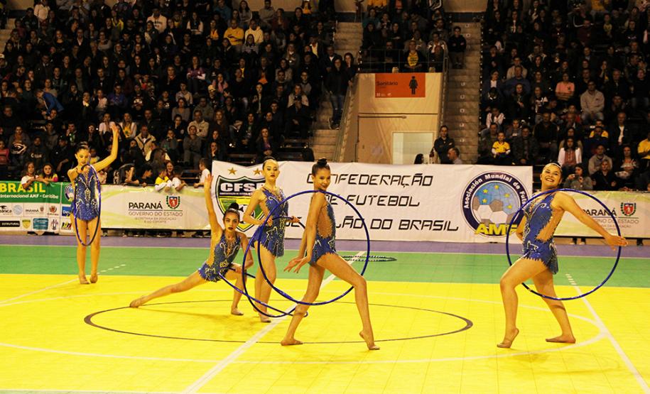 professora Danielly Quadros saiu vitoriosa da partida contra a forte Seleção da Colômbia na noite desta segunda-feira (21). A equipe brasileira venceu com um placar de 4 a 2 em uma partida disputada no Ginásio do Tarumâ, em Curitiba. O confronto é preparatório para o Campeonato Sulamericano, que será disputado na Colômbia em 2020.