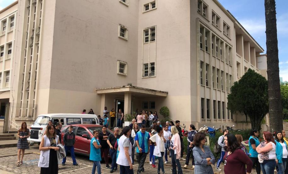 Foto 5 A segunda-feira (28) começou com o Plano de Abandono Escolar sendo colocado em prática nas unidades de atendimento do Colégio Estadual do Paraná, no CEP-Tiradentes, no CEP-Amâncio e no CEP-CEP
